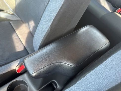 Used 2025 Nissan Versa SV image 27