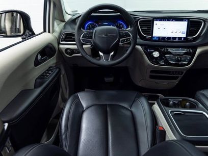 Used 2024 Chrysler Pacifica Touring-L