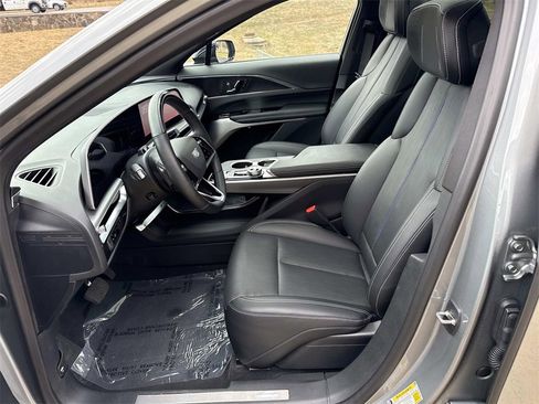 Used 2024 Cadillac Lyriq Luxury image 16