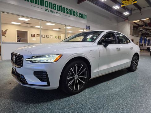 Used 2023 Volvo S60 T8 Plus image 2