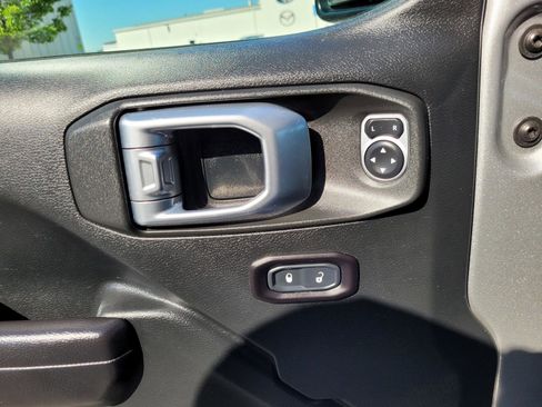 Used 2019 Jeep Wrangler Sport AWD/4WD image 23