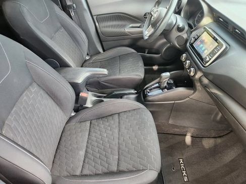 Used 2022 Nissan Kicks S FWD image 13