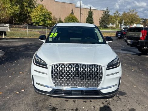 New 2025 Lincoln Corsair AWD w/ Rear Removable Package Tray image 2