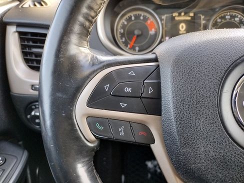 Used 2016 Jeep Cherokee Latitude w/ Comfort & Convenience Group image 25