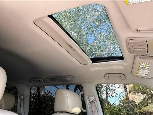 Used 2022 Nissan Armada Platinum w/ Captain's Chairs Package RWD image 21