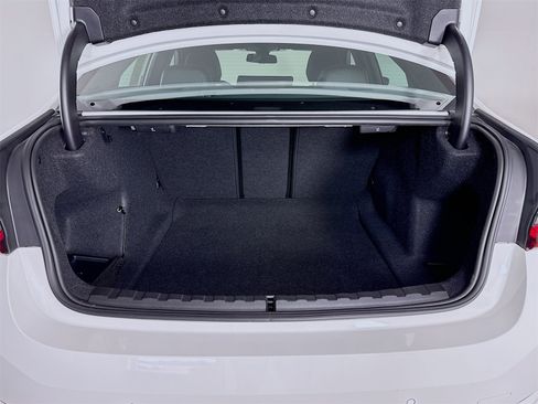 Used 2025 BMW 330i Sedan w/ Premium Package image 27