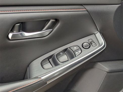 Certified 2022 Nissan Sentra SR w/ Electronics Package image 16