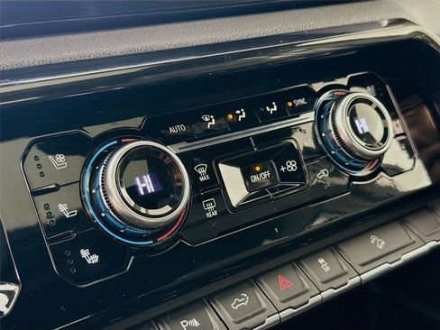 Used 2024 GMC Sierra 3500 AT4 w/ AT4 Premium Plus Package image 16