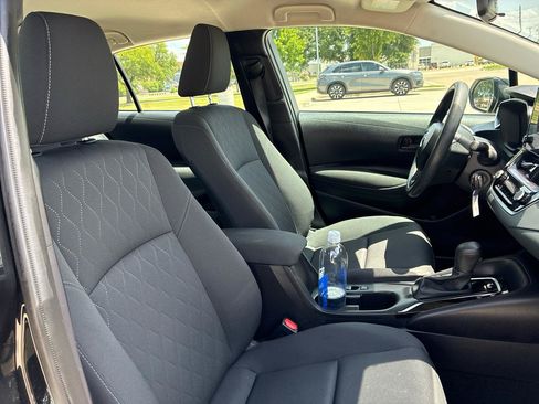Used 2025 Toyota Corolla LE FWD image 31