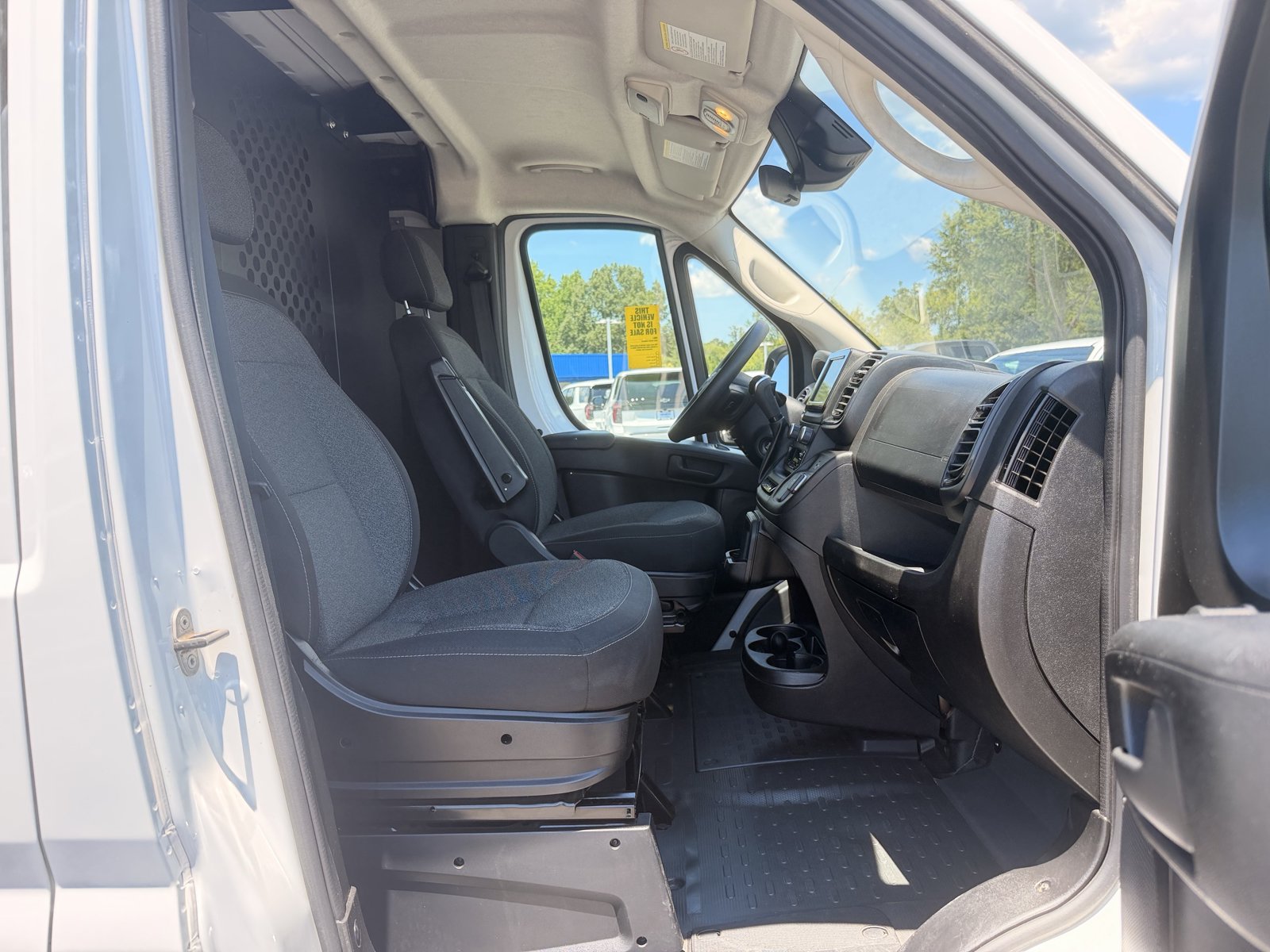 Used 2025 RAM ProMaster 2500 w/ U-Haul Equipment Group FWD image 33