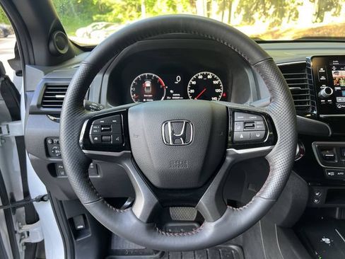 Used 2025 Honda Ridgeline Black Edition image 10