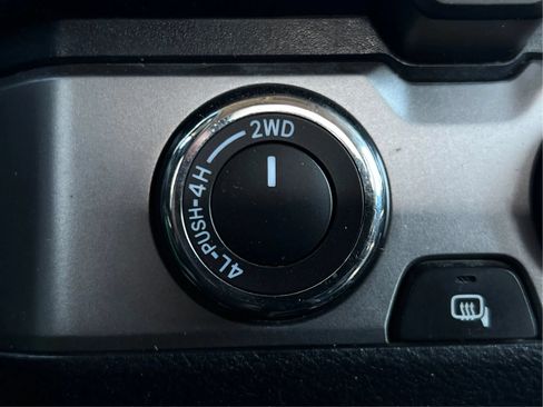 Used 2020 Toyota Tacoma SR5 AWD/4WD image 46