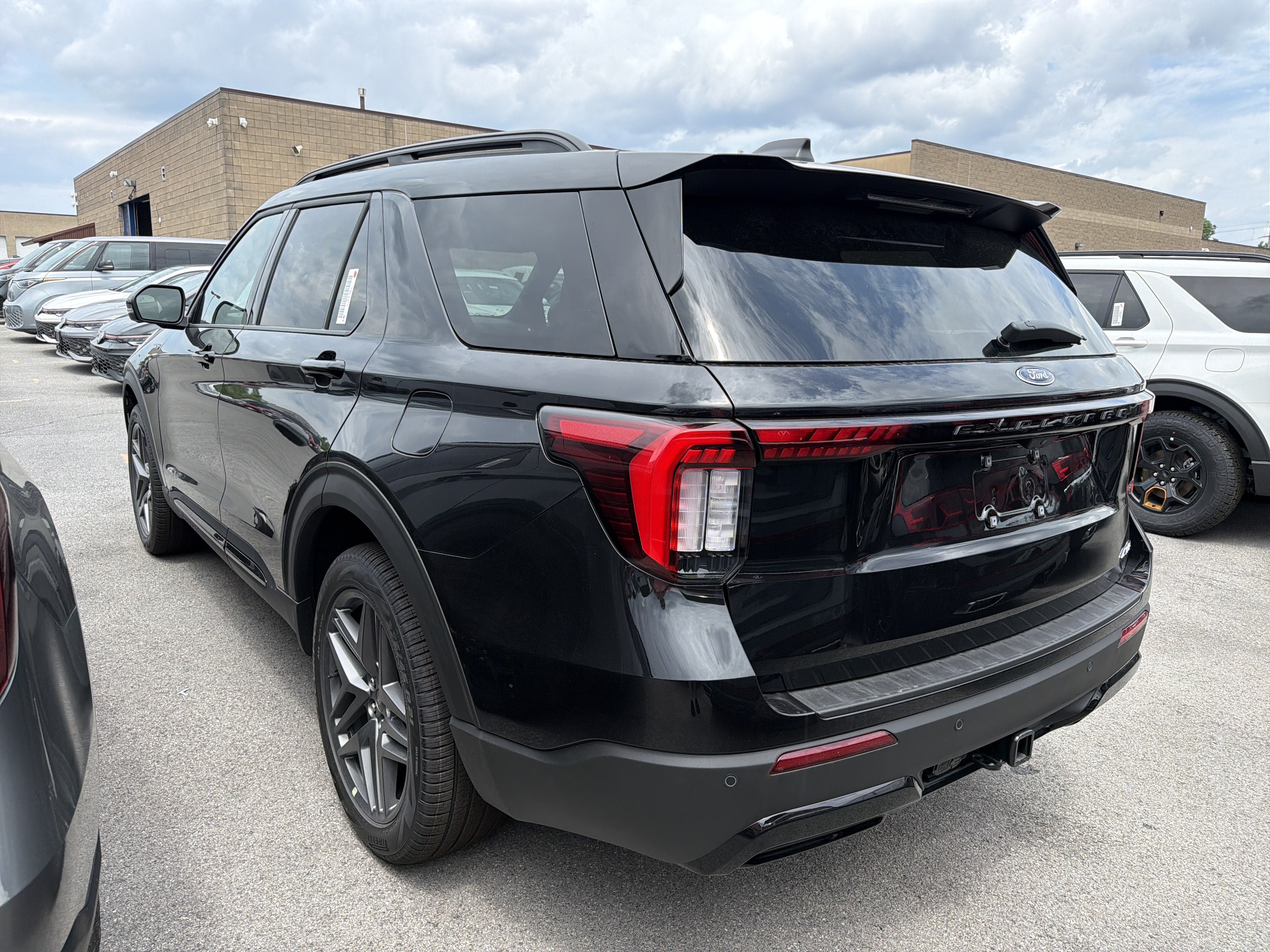 New 2026 Ford Explorer ST-Line w/ ST-Line Street Pack AWD/4WD image 5