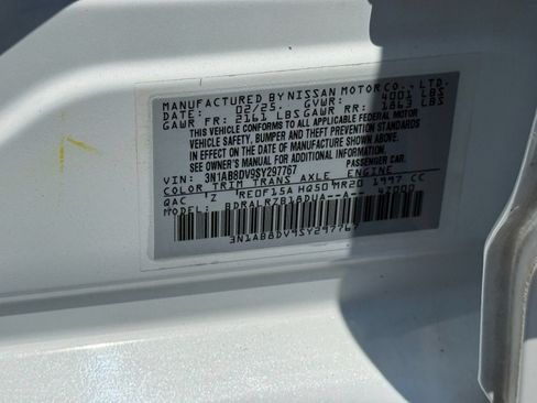 Used 2025 Nissan Sentra SR FWD image 33