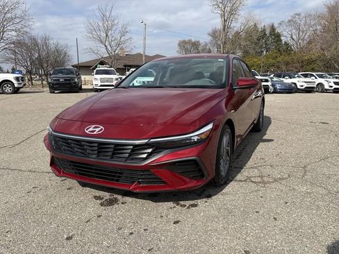 Used 2024 Hyundai Elantra SEL image 10