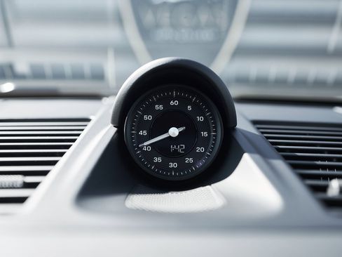 Used 2025 Porsche 911 Carrera 4 GTS w/ Premium Package image 67