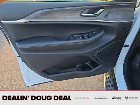 Used 2025 Jeep Grand Cherokee Limited w/ Trailer Tow Package image 11