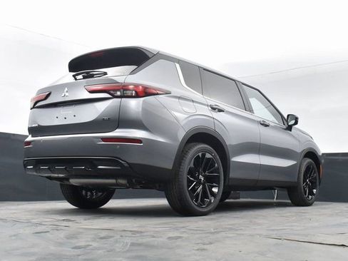 Used 2023 Mitsubishi Outlander SE image 33