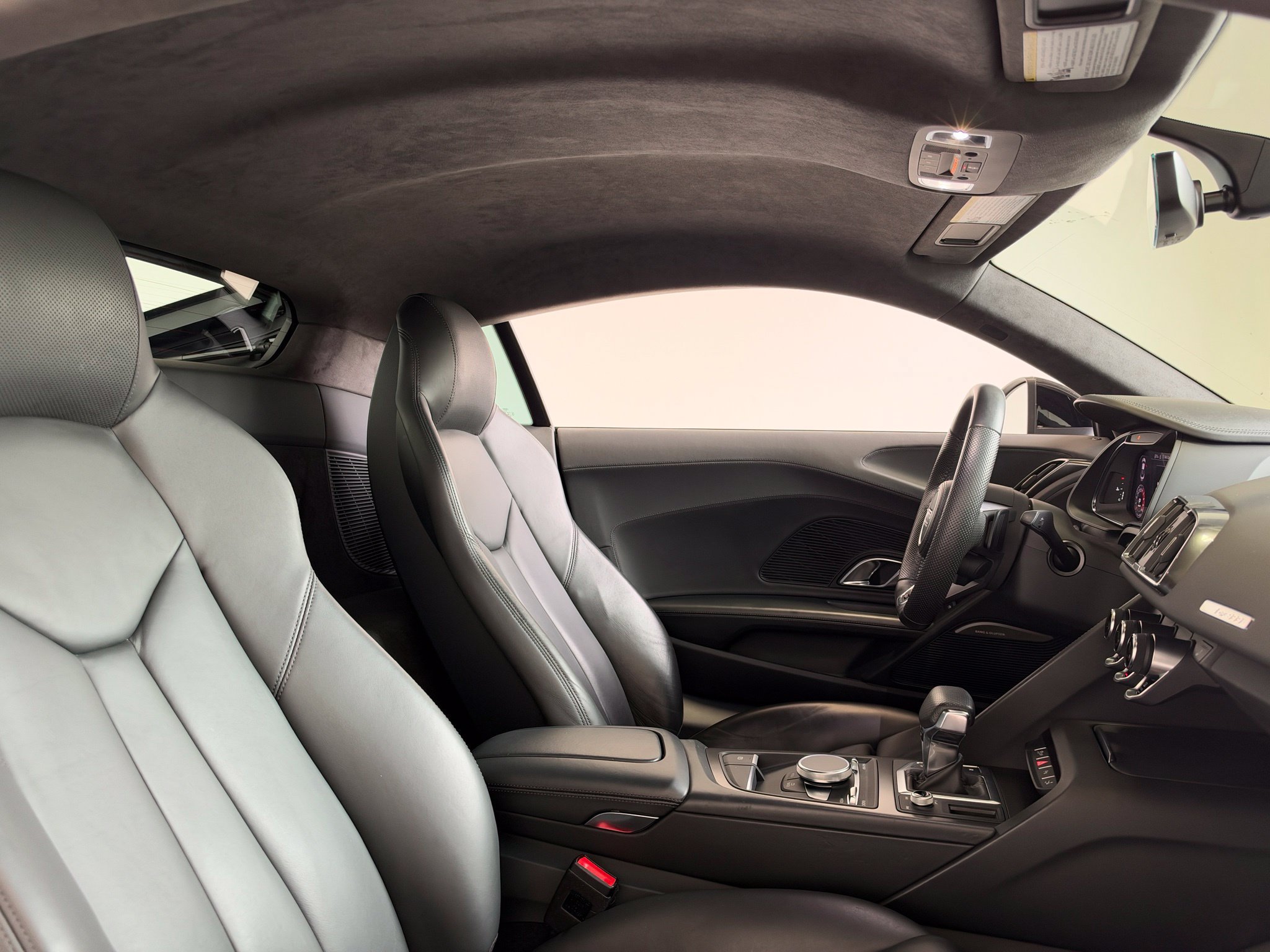Used 2018 Audi R8 V10 w/ Premium Package RWD image 23