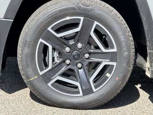 New 2026 Jeep Cherokee Laredo image 24