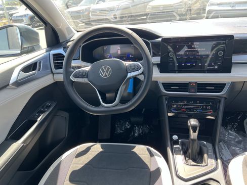 New 2025 Volkswagen Taos SE image 5