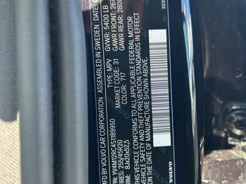 Certified 2025 Volvo XC60 B5 Plus AWD/4WD image 28