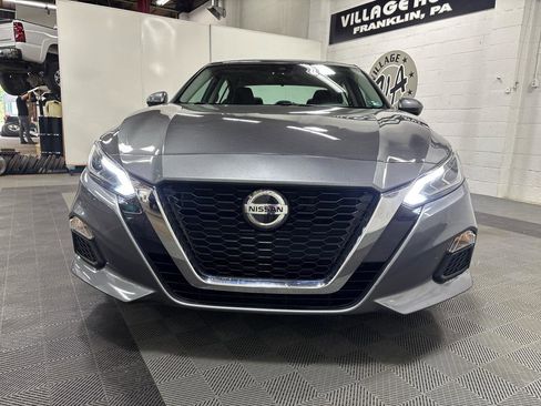 Used 2022 Nissan Altima 2.5 SV FWD image 11