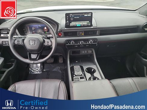 Certified 2025 Honda Pilot Black Edition image 10