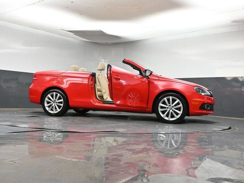 Used 2015 Volkswagen Eos Komfort FWD image 41
