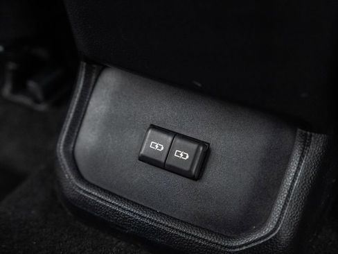 Used 2023 Toyota Highlander XLE AWD/4WD image 35