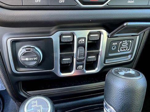 Used 2025 Jeep Wrangler Sahara image 22