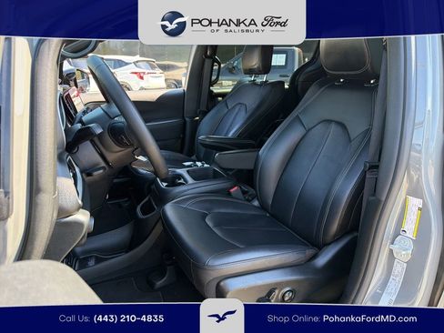 Used 2025 Chrysler Pacifica Select FWD image 17
