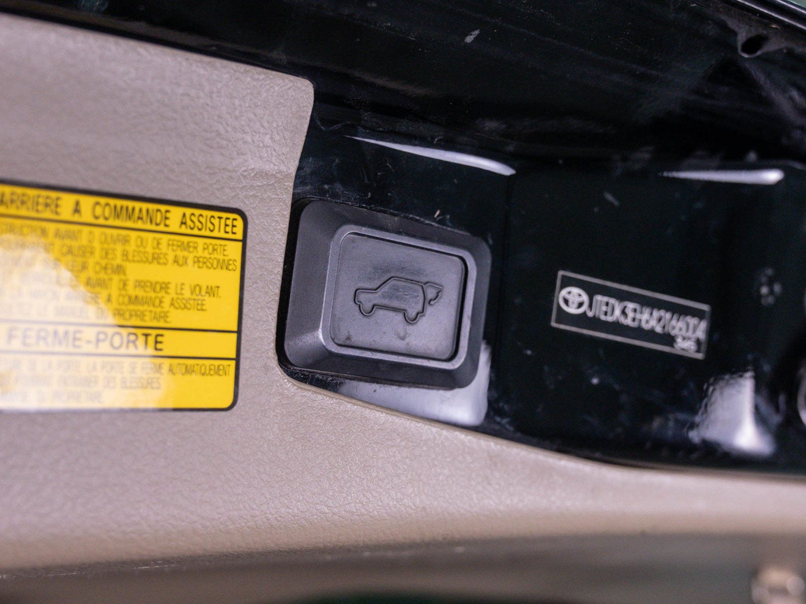 Used 2010 Toyota Highlander Limited w/ Extra Value Pkg 8 AWD/4WD image 9