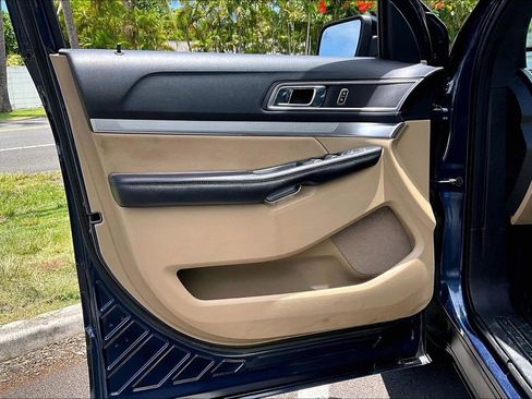Used 2017 Ford Explorer XLT w/ Equipment Group 202A FWD image 18