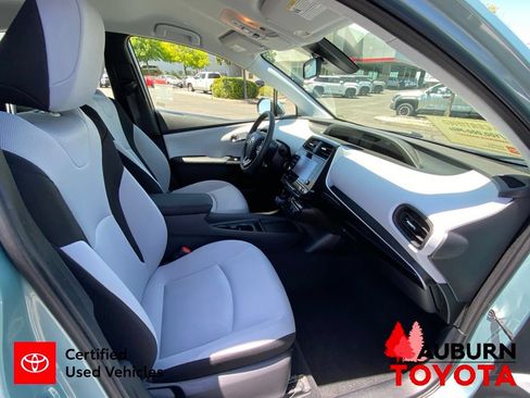 Certified 2022 Toyota Prius L Eco FWD image 14