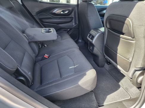Used 2023 GMC Terrain SLE w/ Driver Convenience Package image 17