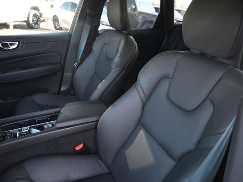 Used 2025 Volvo XC60 B5 Plus w/ Climate Package image 5