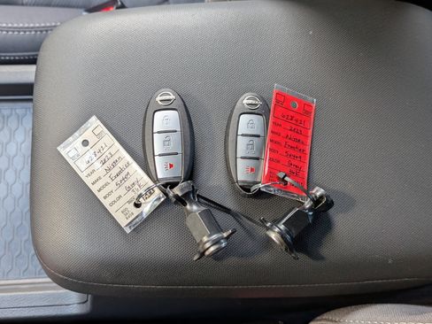 Used 2023 Nissan Frontier SV w/ Midnight Edition Package image 34