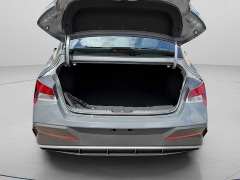 New 2026 Hyundai Elantra SEL Sport FWD image 9