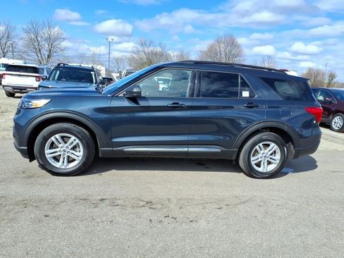 Used 2024 Ford Explorer XLT w/ Equipment Group 202A AWD/4WD image 2