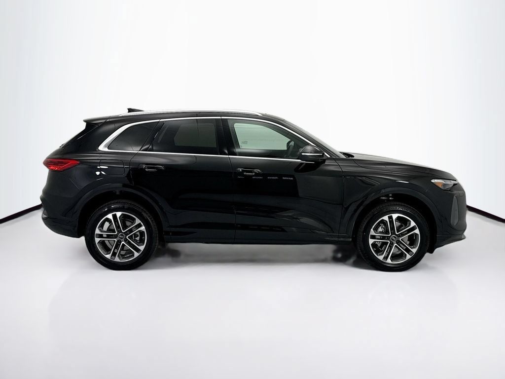 Used 2026 Audi Q5 Premium Plus w/ Premium Plus AWD/4WD image 4