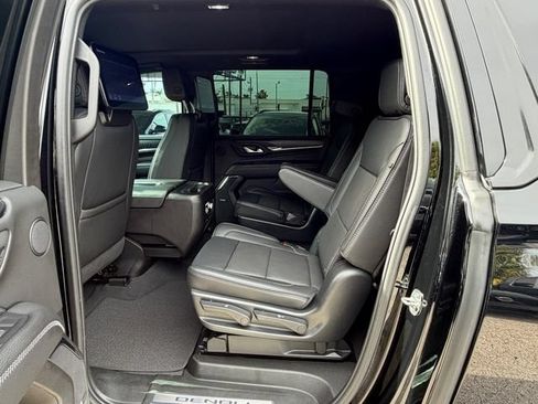 Used 2023 GMC Yukon XL Denali w/ Advanced Technology Package AWD/4WD image 14