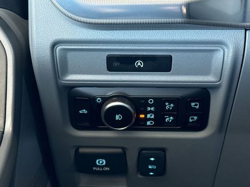Used 2025 Ford F150 Lariat AWD/4WD image 39