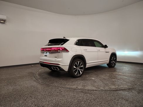 Used 2024 Volkswagen Atlas Cross Sport SEL Premium R-Line image 8