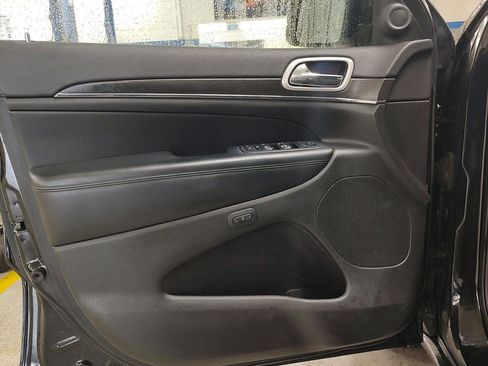 Used 2018 Jeep Grand Cherokee Limited AWD/4WD image 17