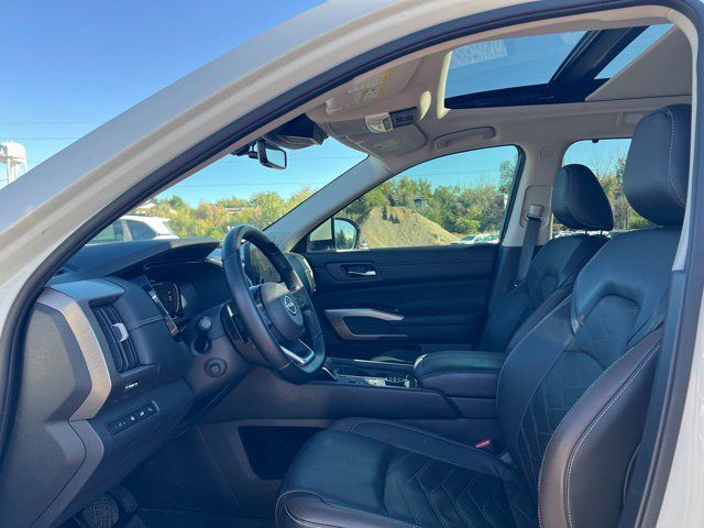 Used 2023 Nissan Pathfinder Platinum AWD/4WD image 29
