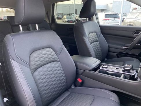 New 2025 Nissan Pathfinder SV w/ Black Appearance Package image 9