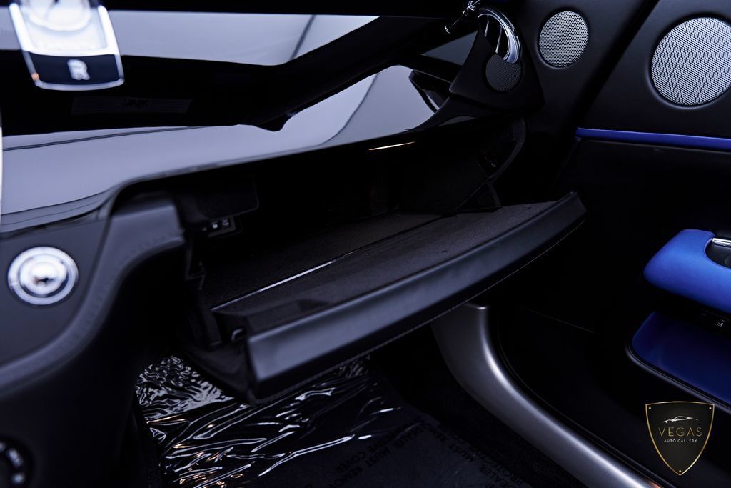 Used 2019 Rolls-Royce Dawn RWD image 90