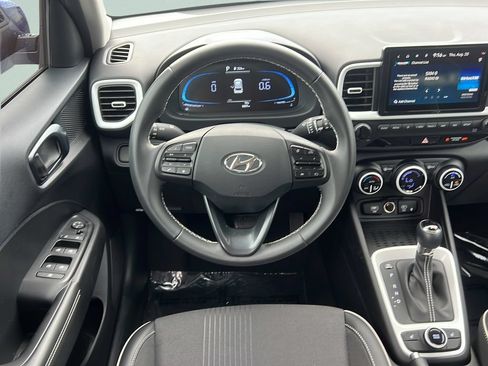 Used 2025 Hyundai Venue Limited FWD image 12
