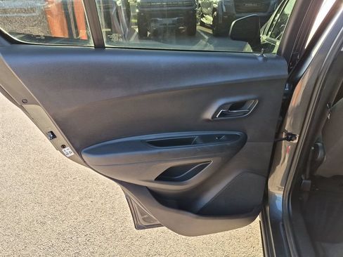 Used 2020 Chevrolet Trax LS w/ Tint and Cruise Package FWD image 33